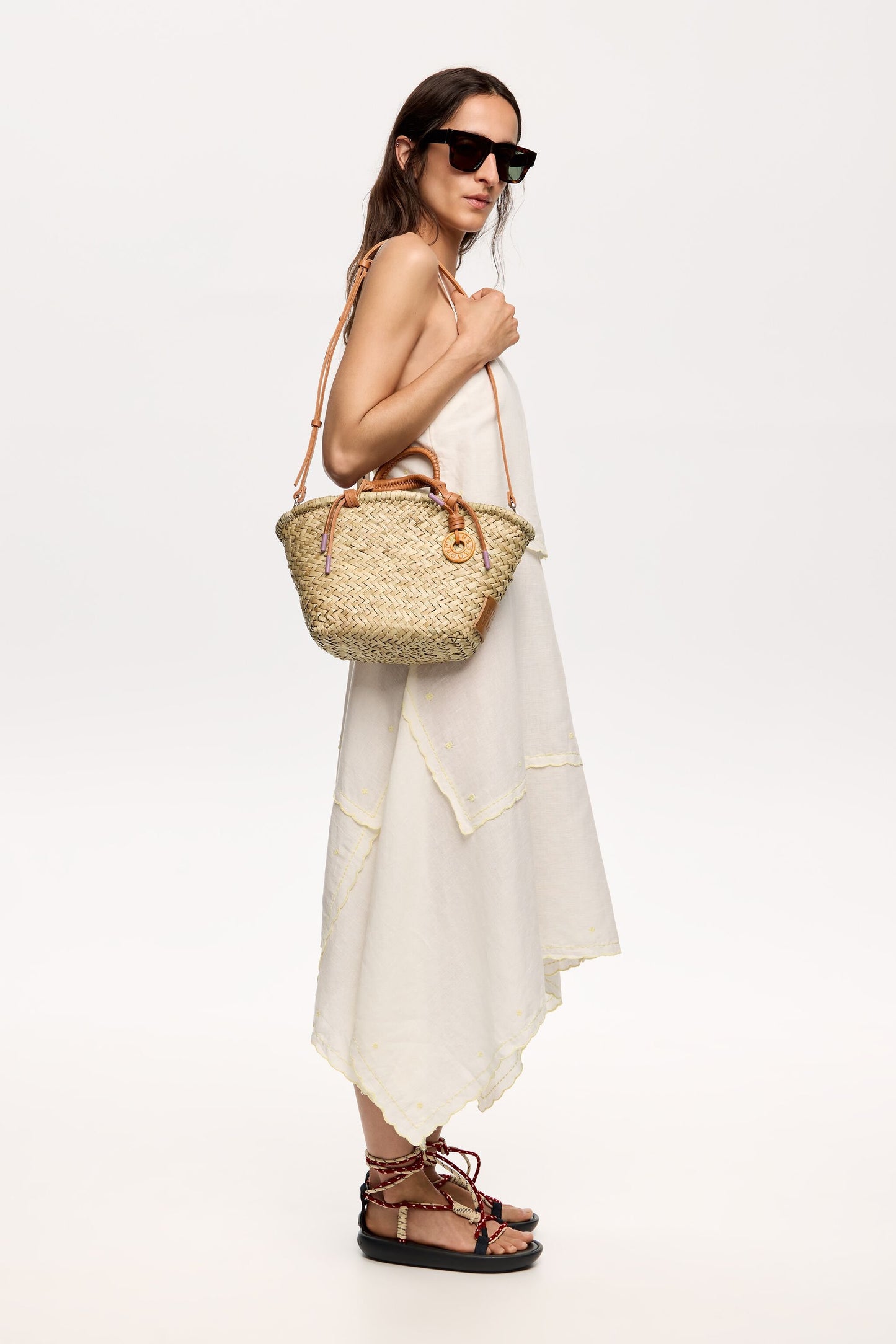 Medium natural basket