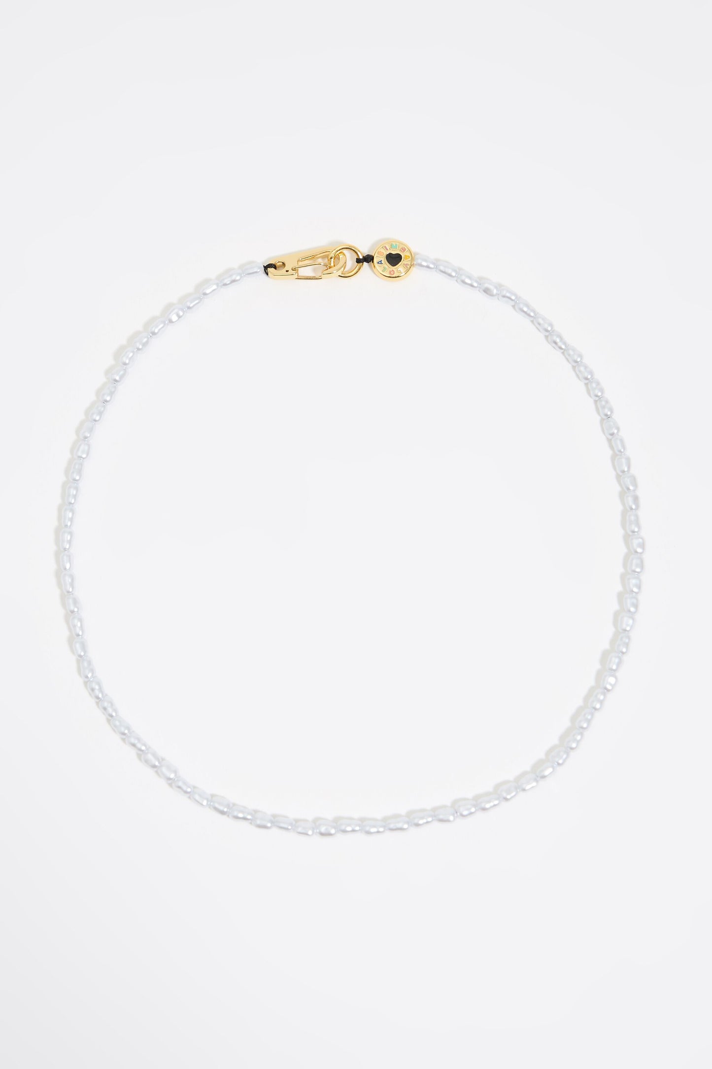 Logo and pearls necklace