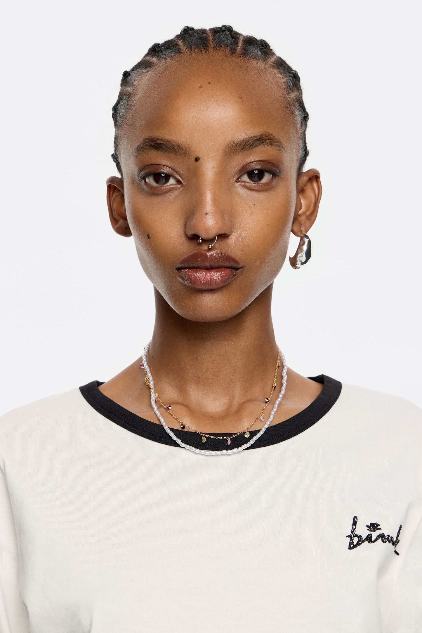 Pearls and crystals logo heart necklace