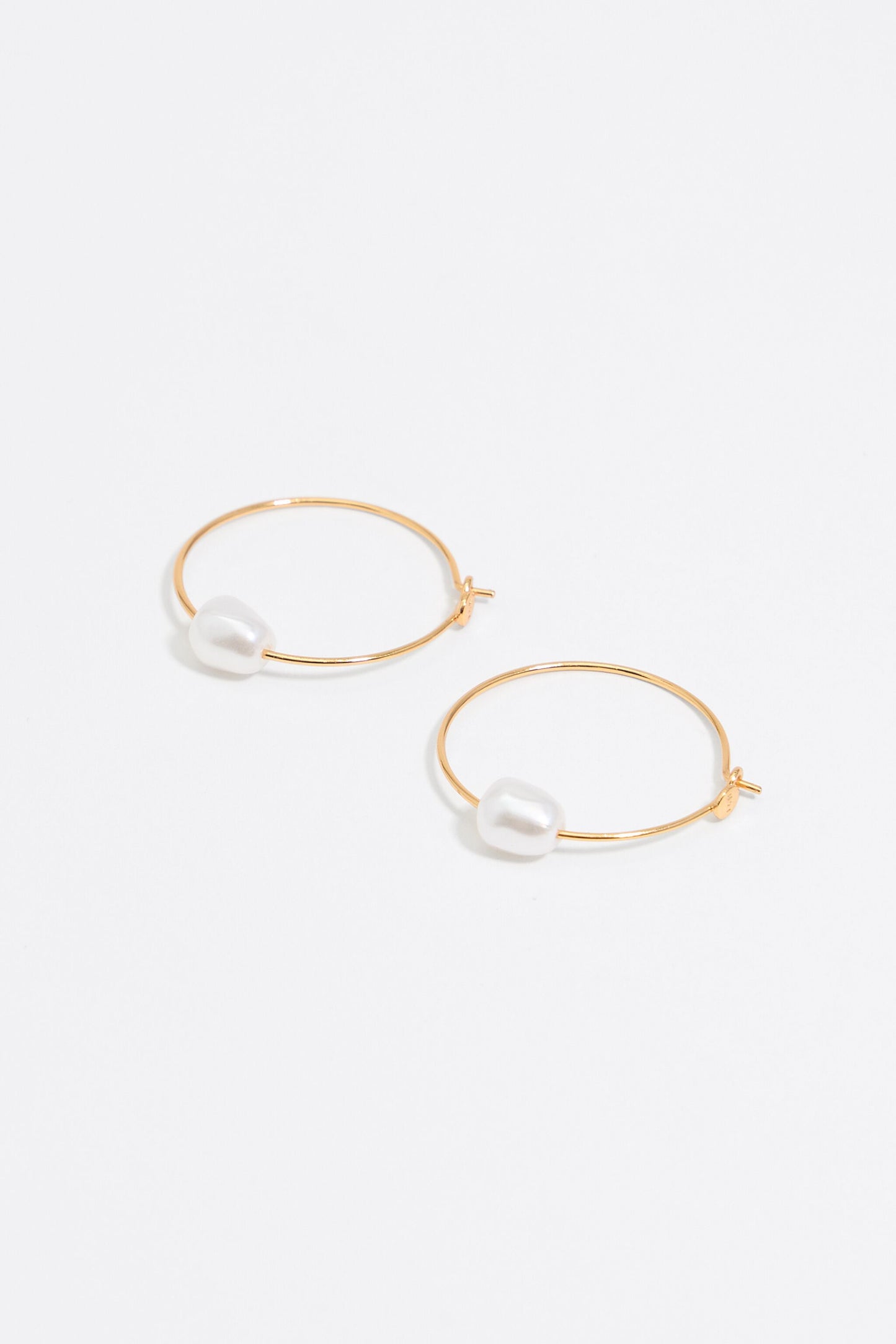 Pearl golden hoop earrings