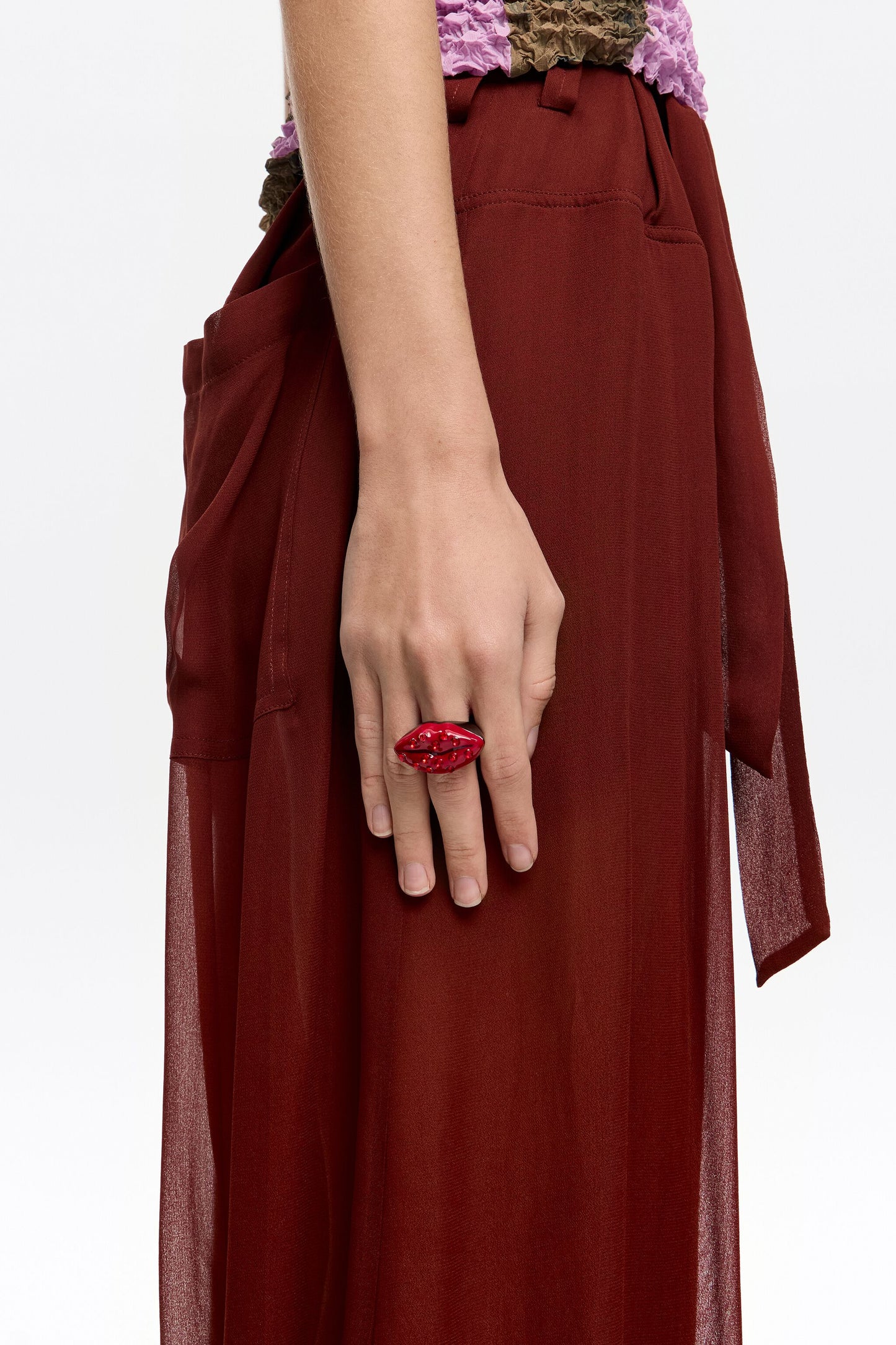 Red lips ring