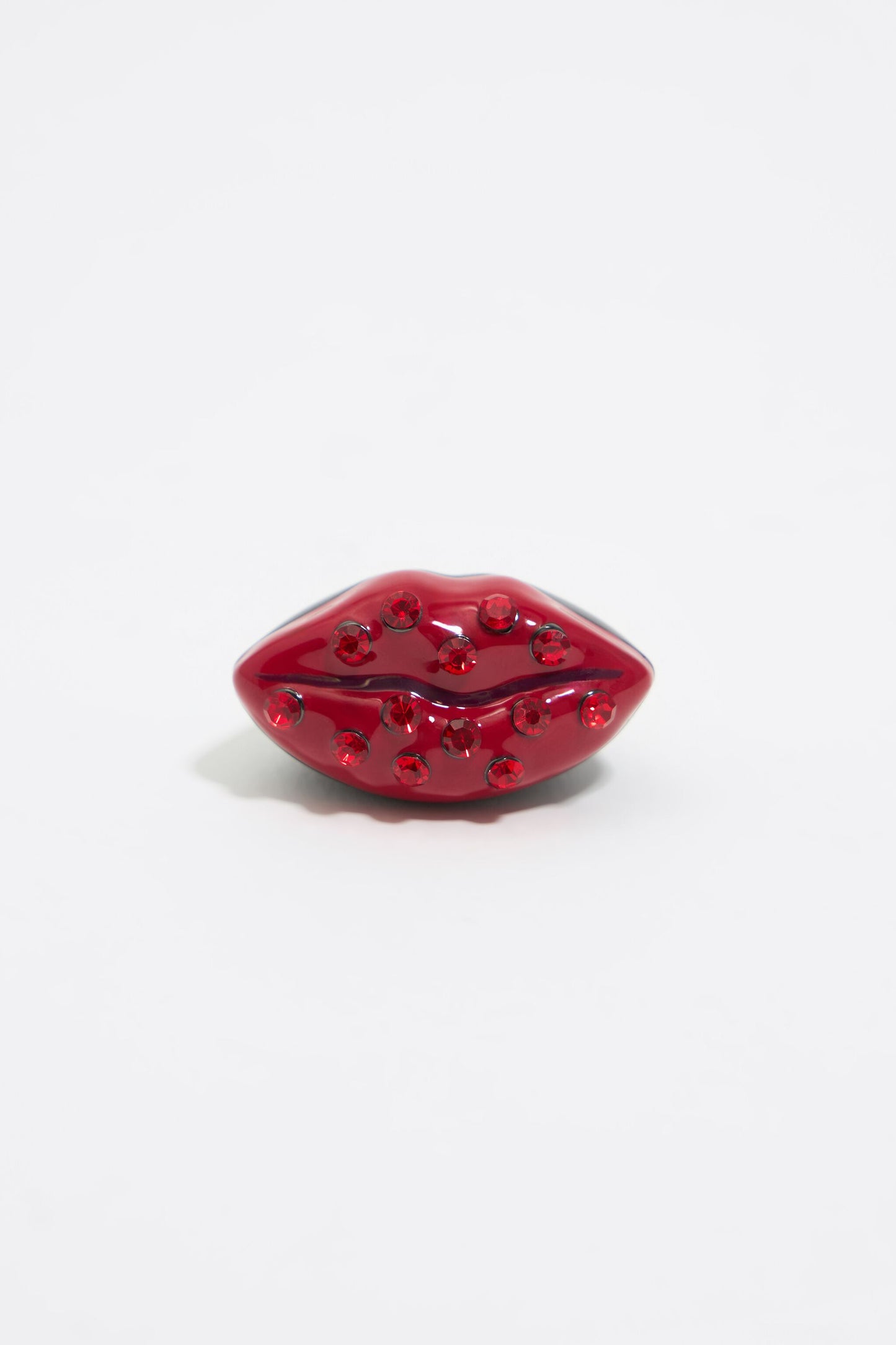 Red lips ring