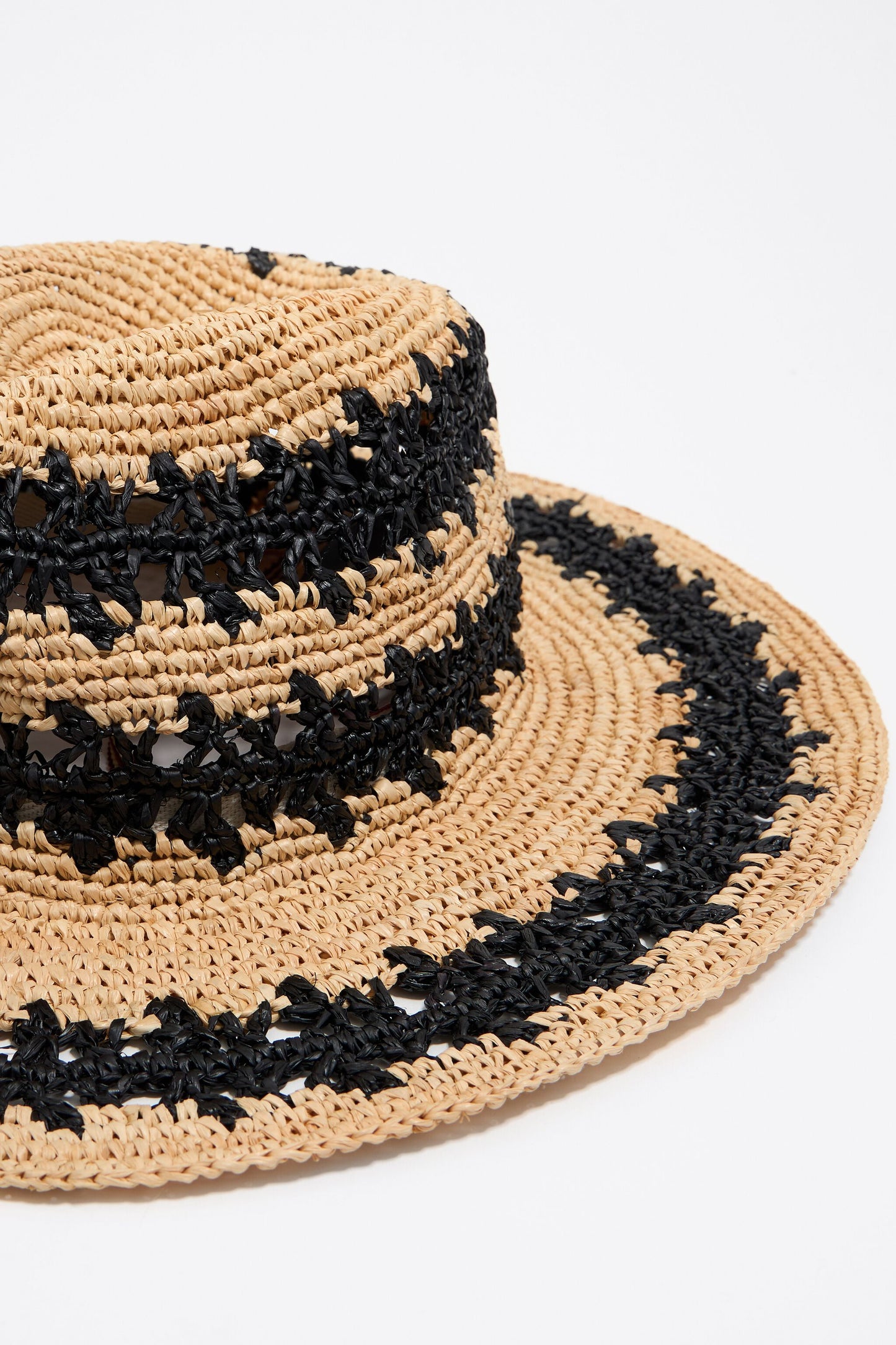 Black zigzag natural paper raffia hat