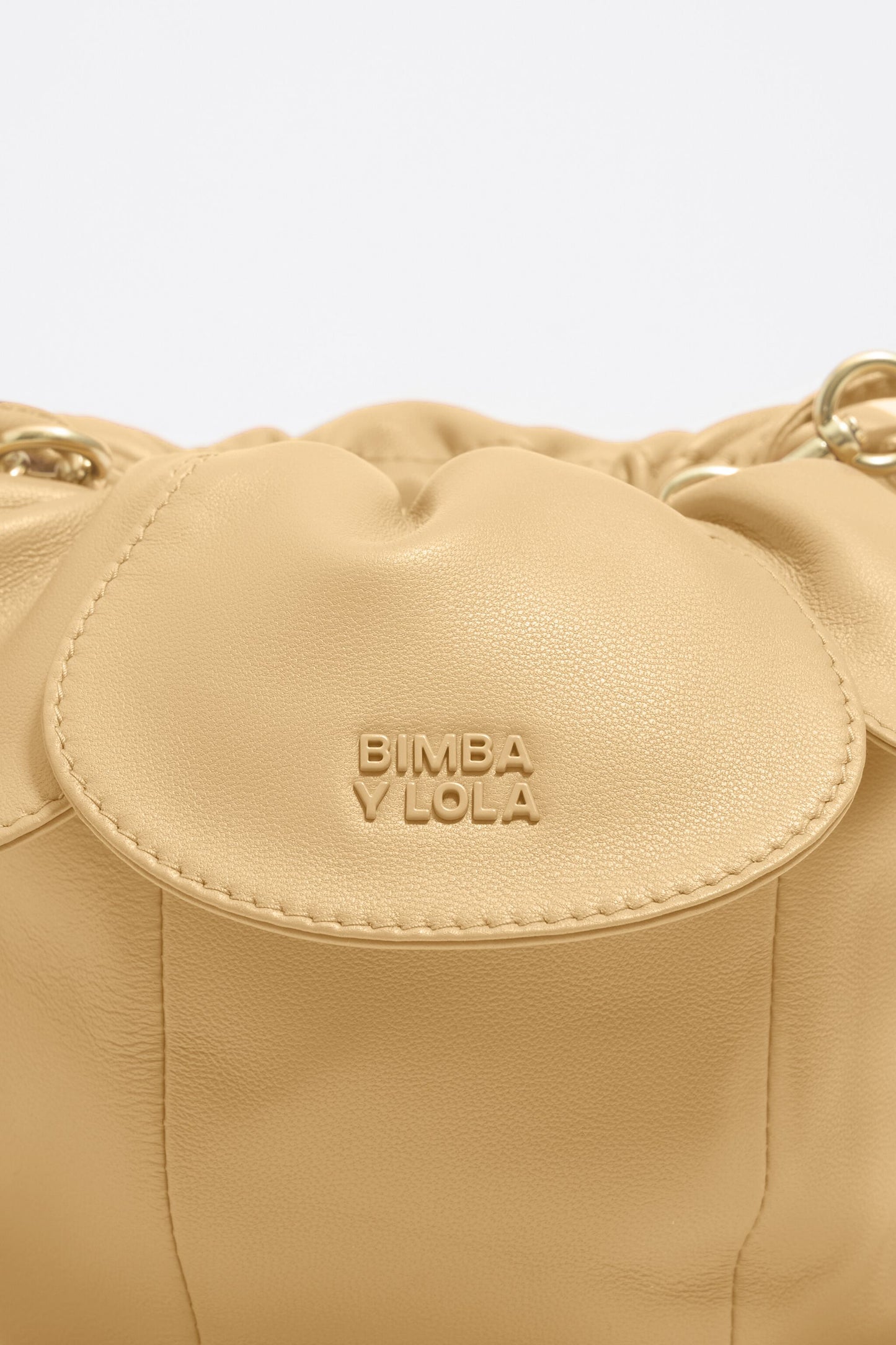 Vanilla leather Pétalo bag