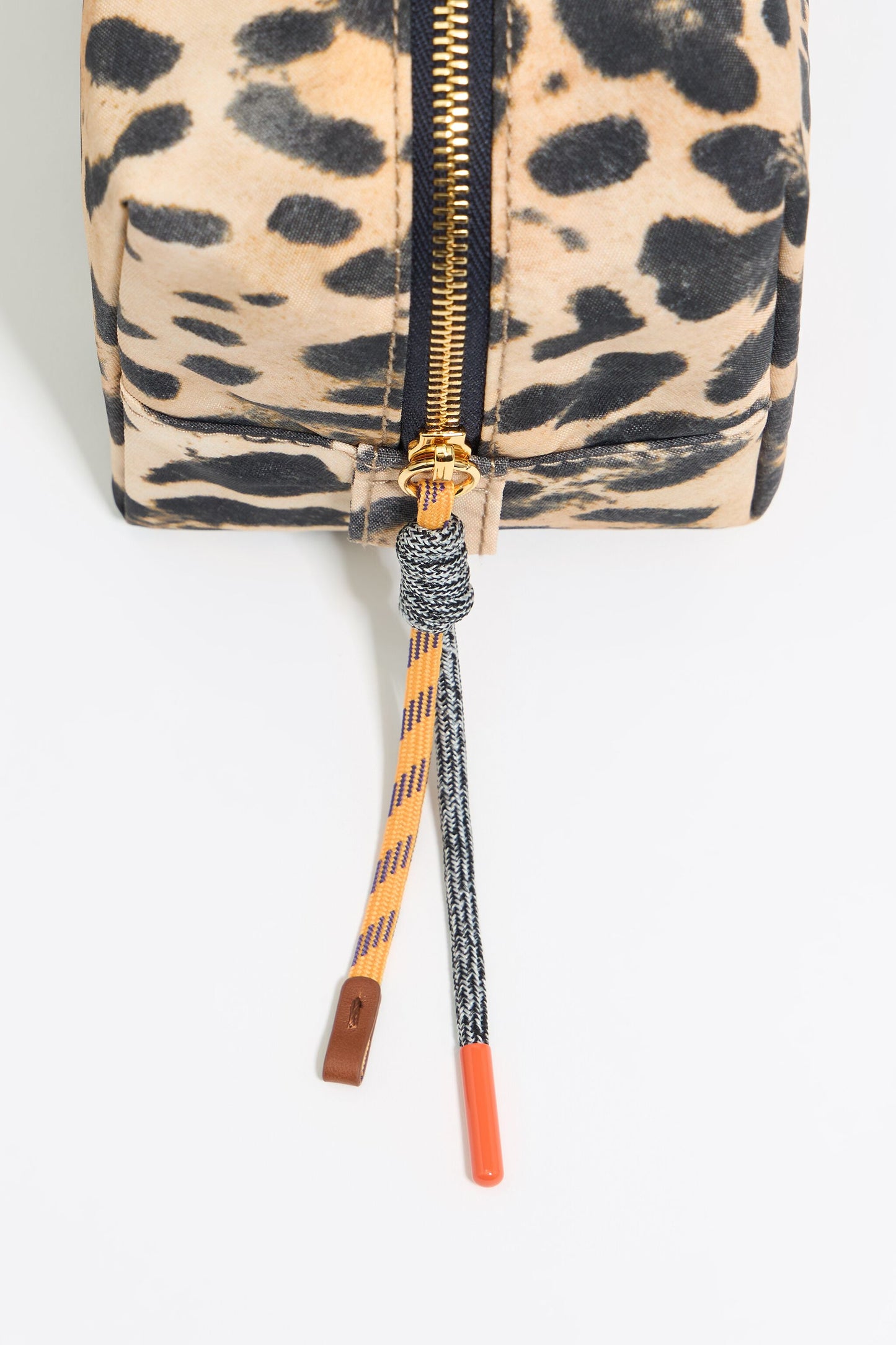 Medium beige Leopard nylon make-up case