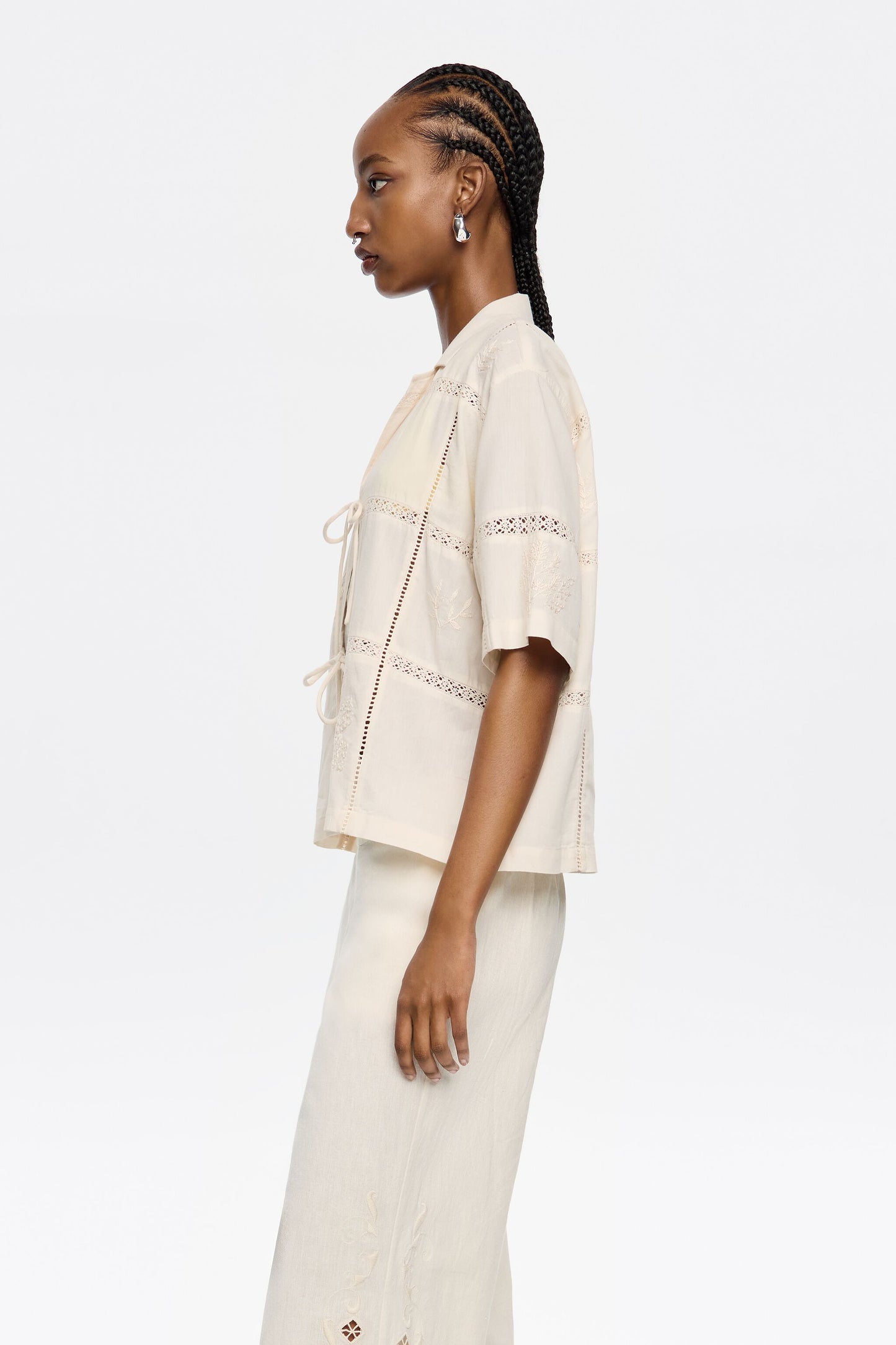Cream shirt with bows and embroidery