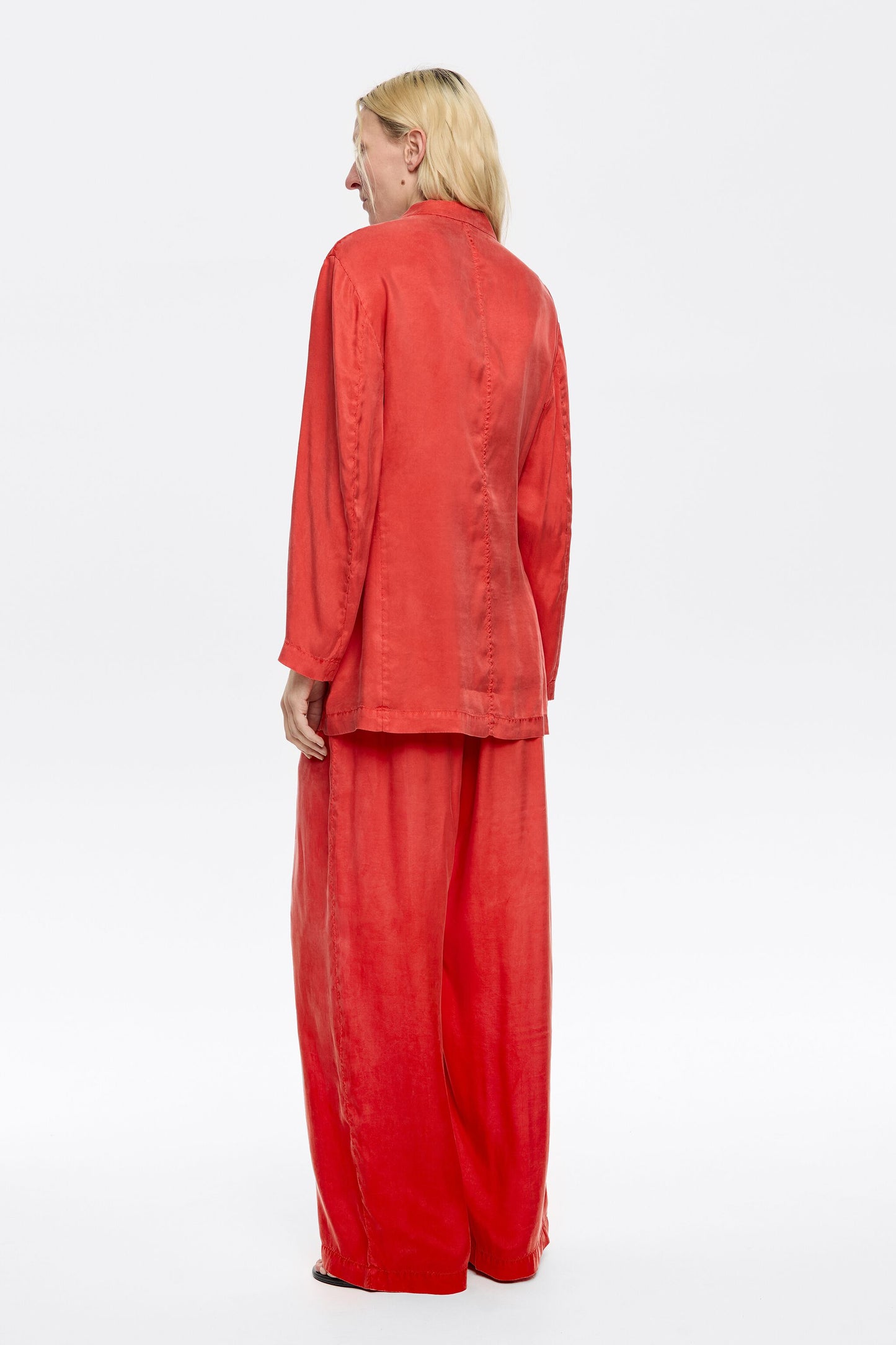 Fluid red double-breasted jacket