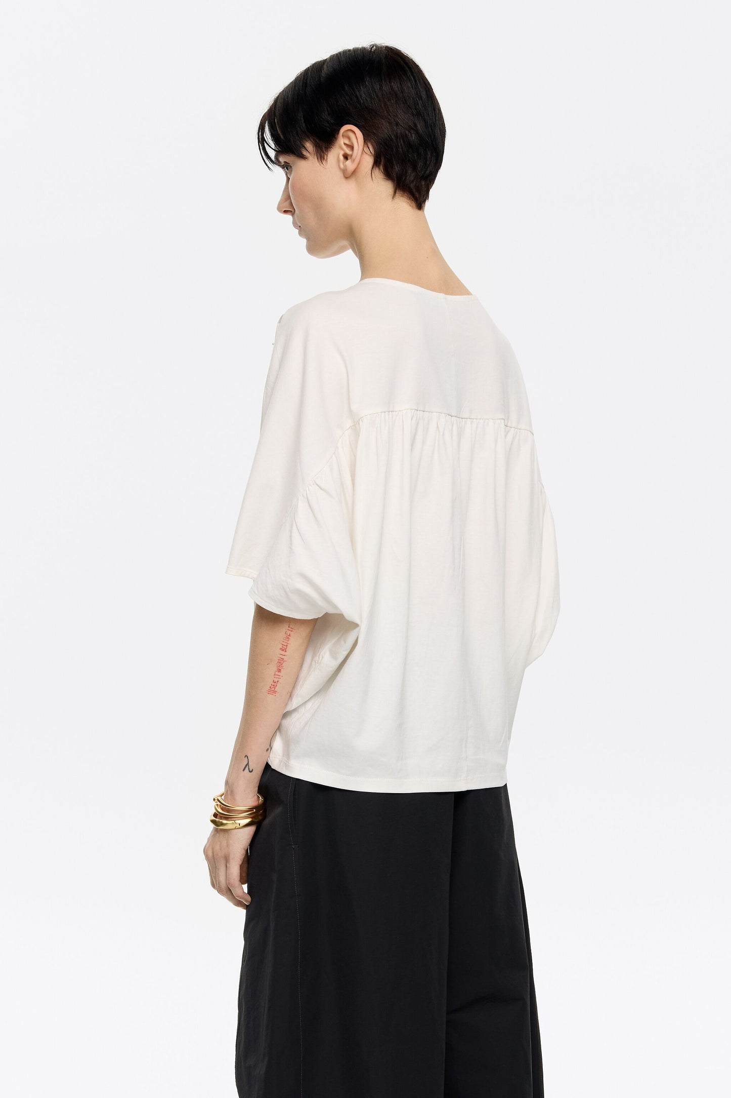Ivory cape T-shirt with beads