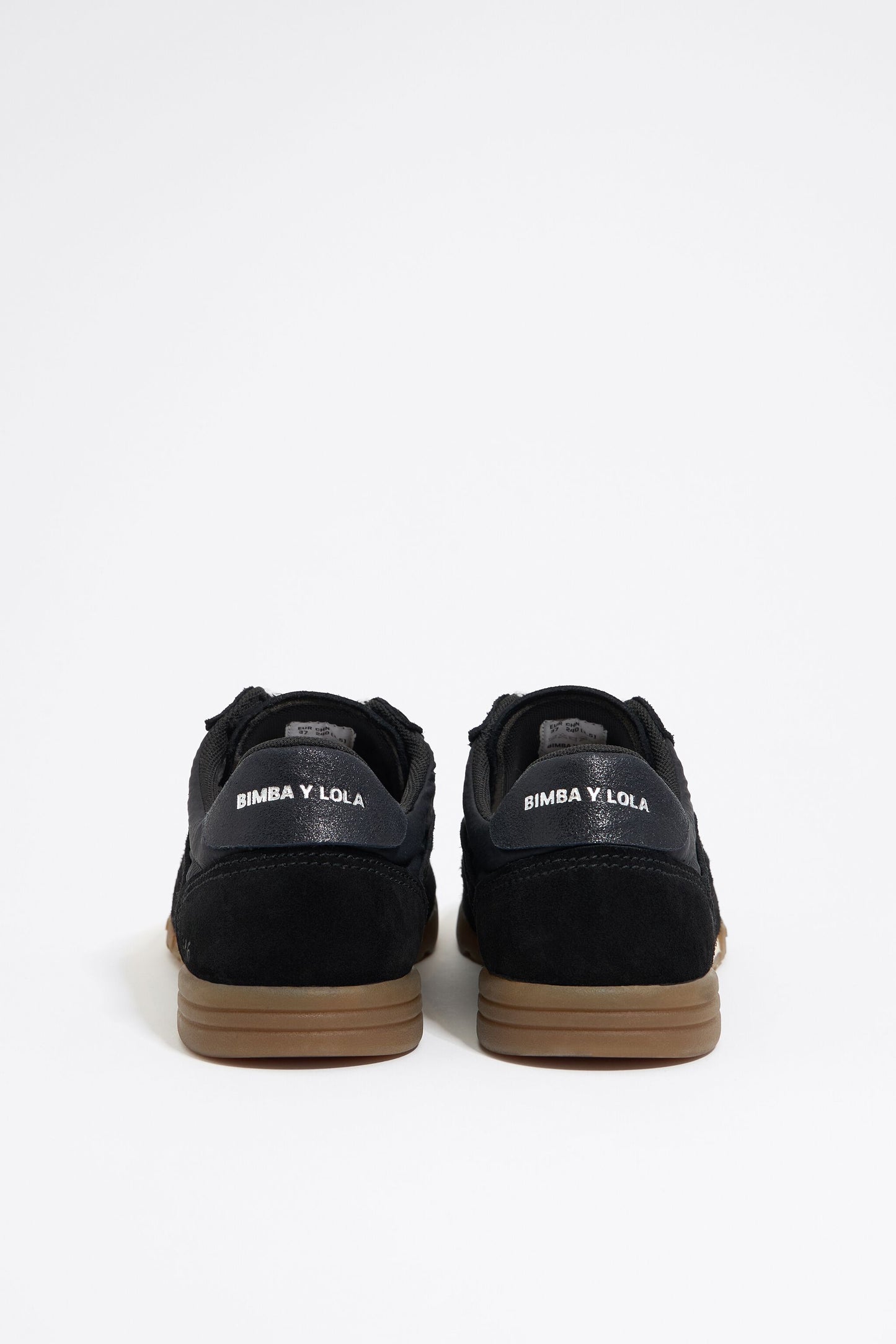 Black 13 16 Indoor sneaker