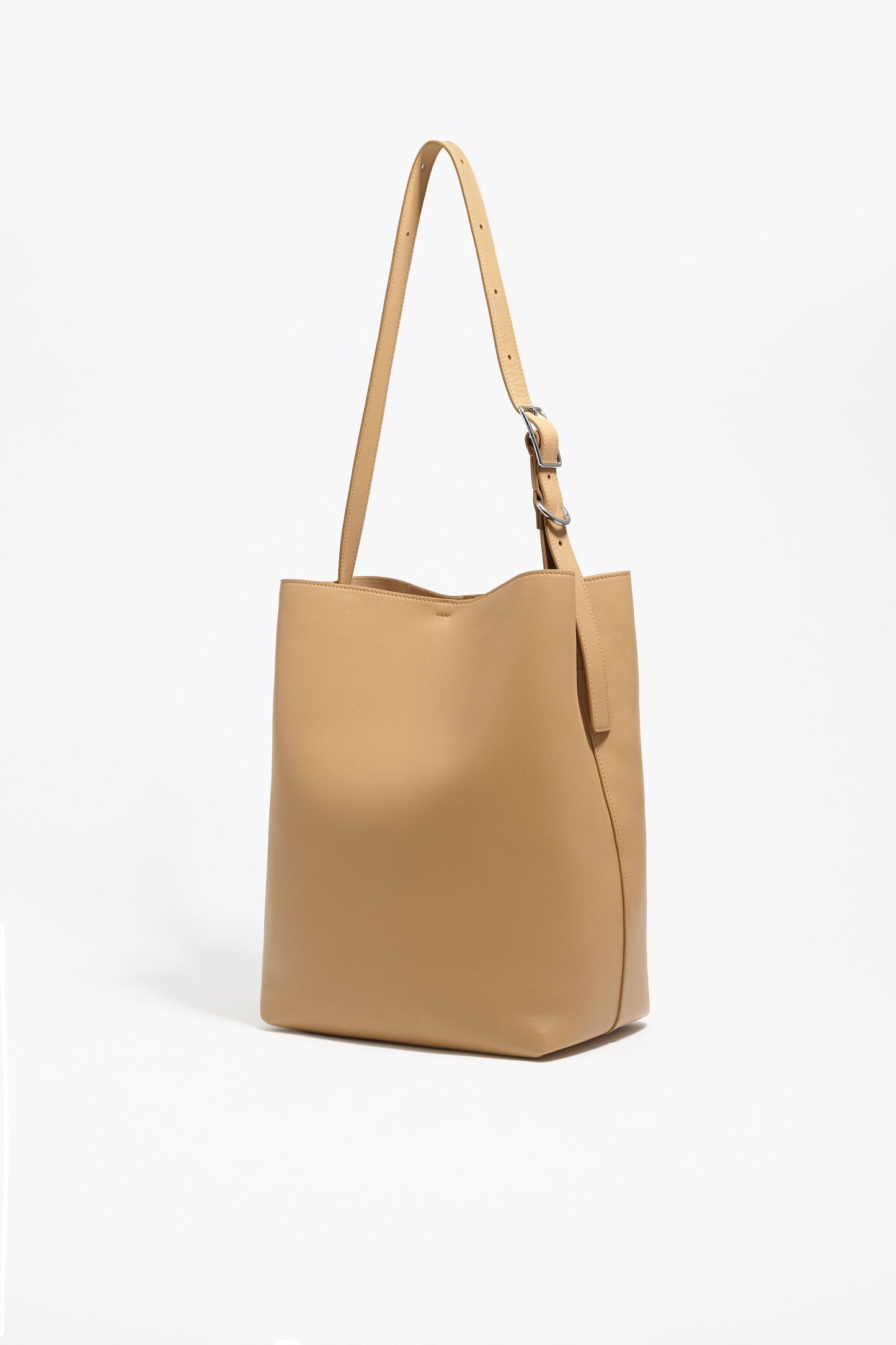 Large desert leather Carlino bag