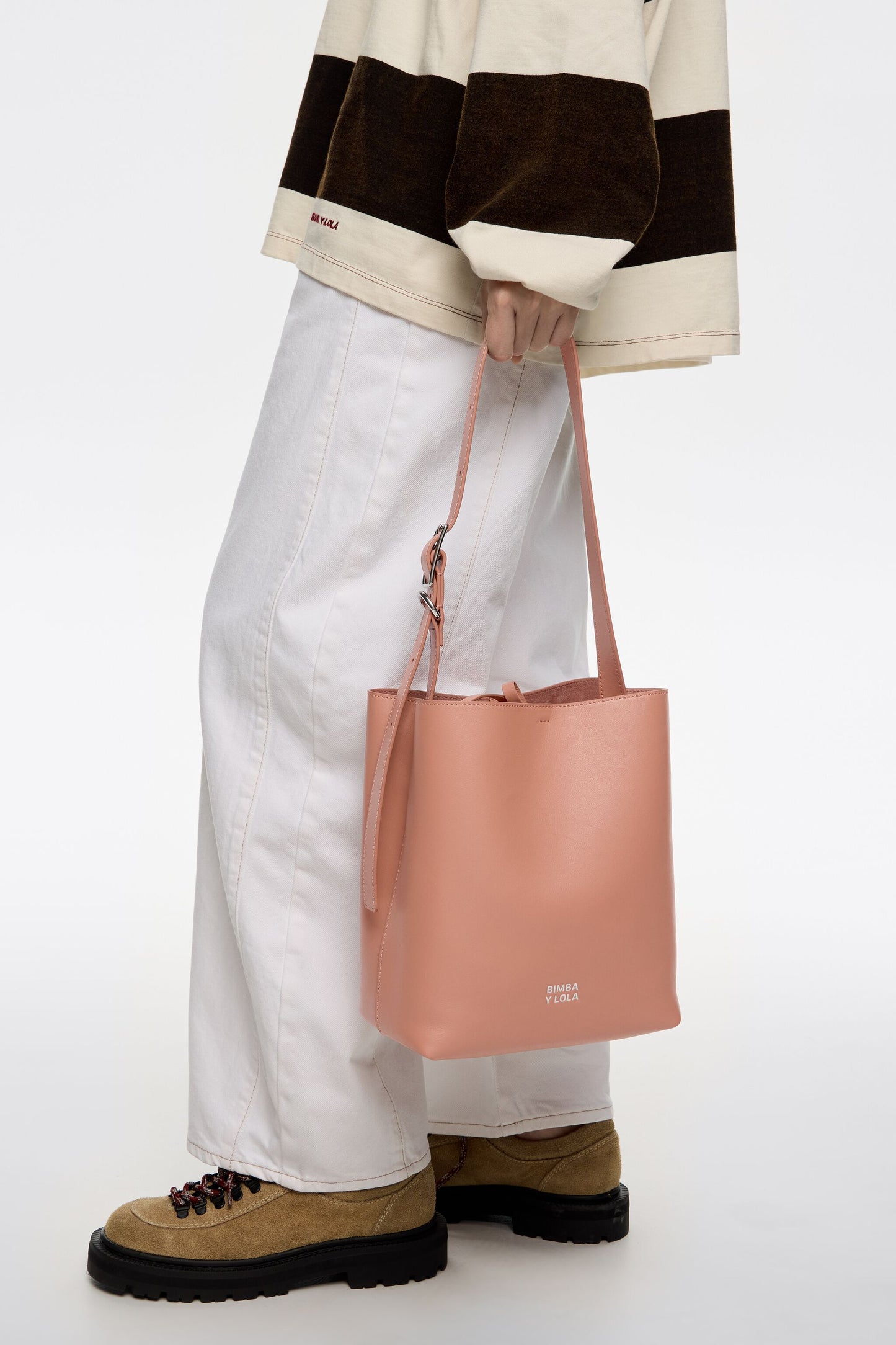 Medium pink leather Carlino bag