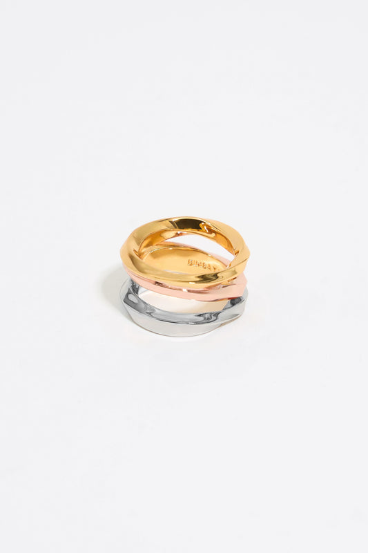 Multicolor textured crossed ring