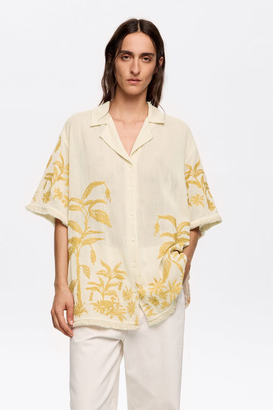 Oversize vanilla shirt with embroidery and frayed details