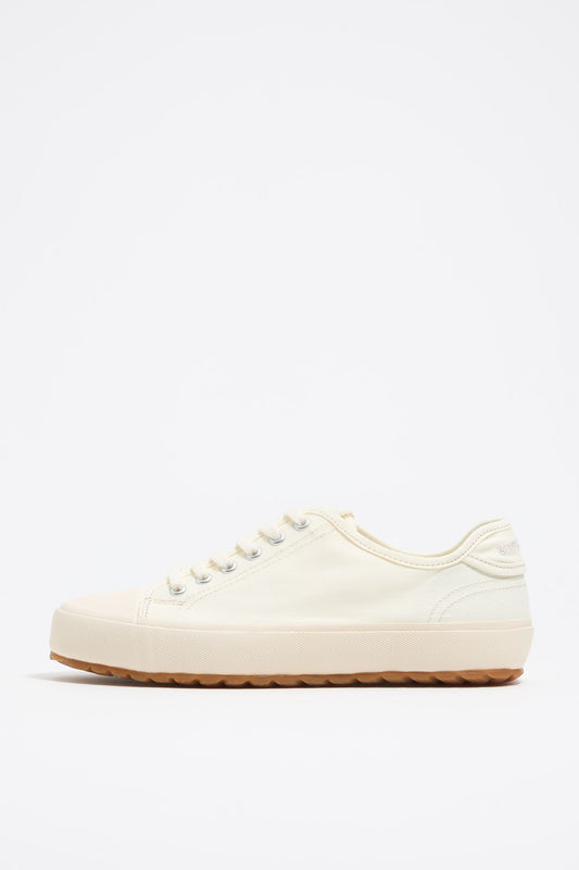 White canvas vulcanized sneaker