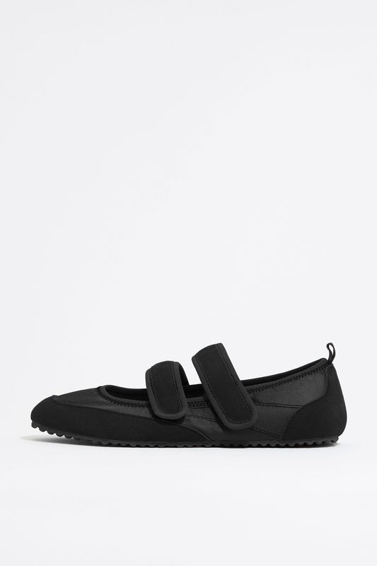 Black sporty ballerina