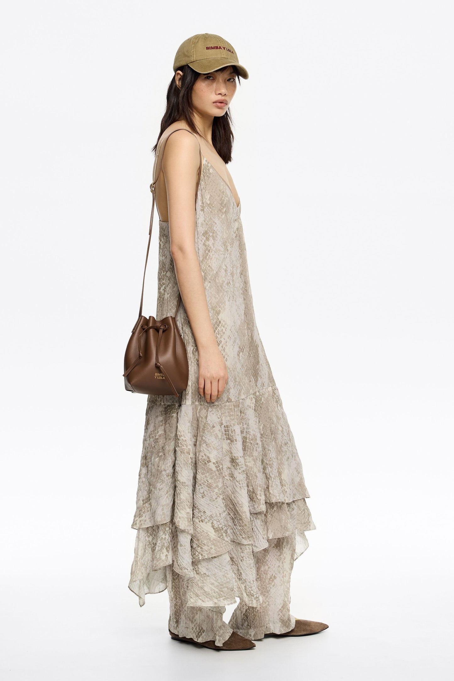 Oak leather bucket bag