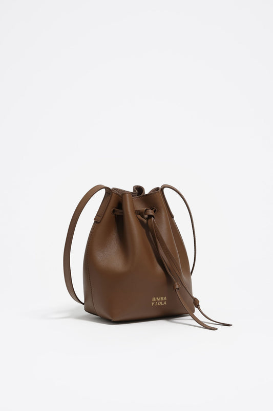 Oak leather bucket bag