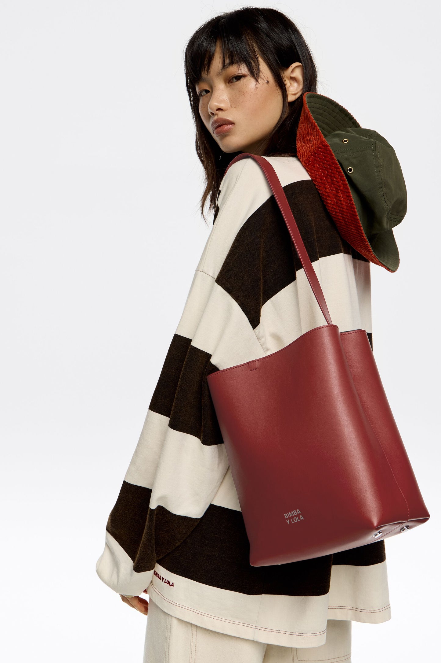 Medium dark red leather Carlino bag