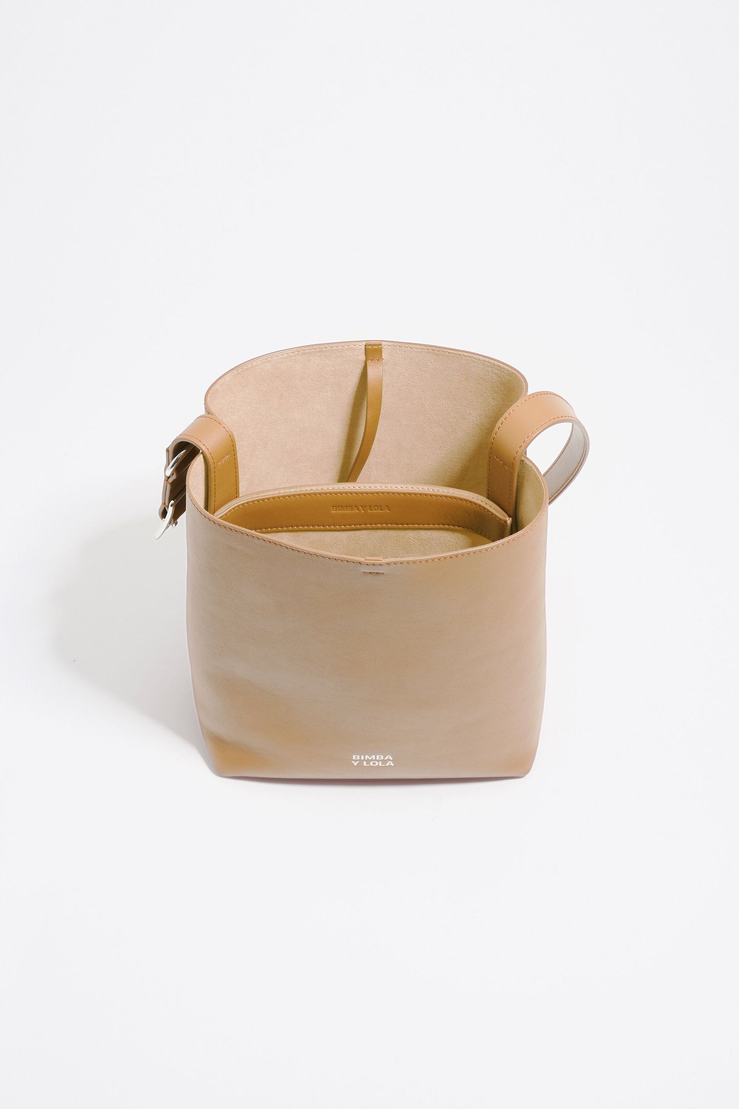 Medium desert leather Carlino bag